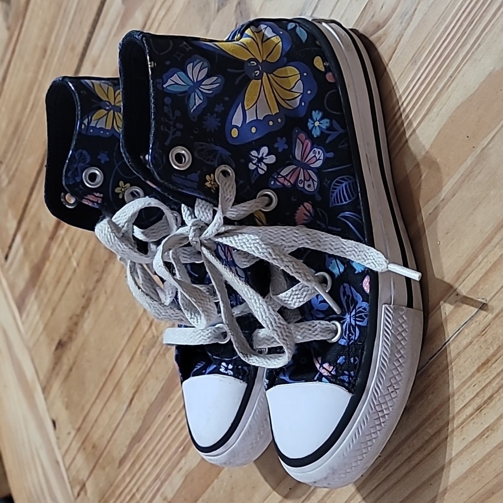Girls Converse Toddler Size 12 High Top Sneaker